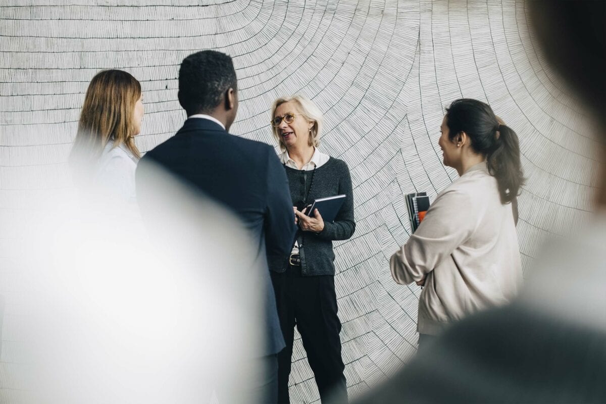 business-event-women-discussion